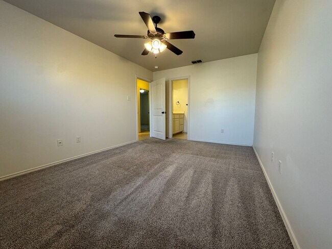 Building Photo - 6706 Oakridge Ave