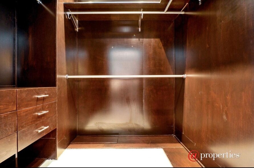 Walking closet Master bedroom - 835 W Bradley Pl