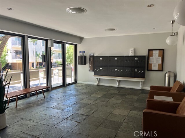 Building Photo - 320 S Gramercy Pl