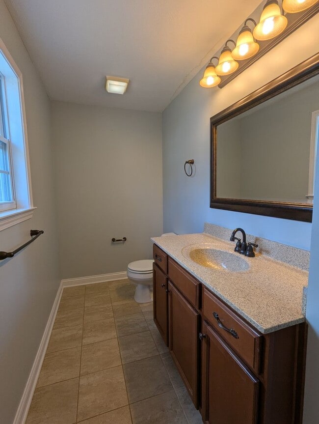 Building Photo - 3 Bedroom Home in Radcliff Near Ft. Knox!