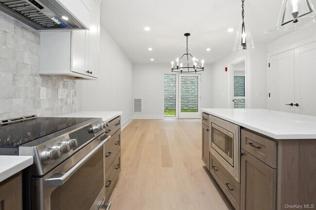 Building Photo - 25 S Riverside Ave