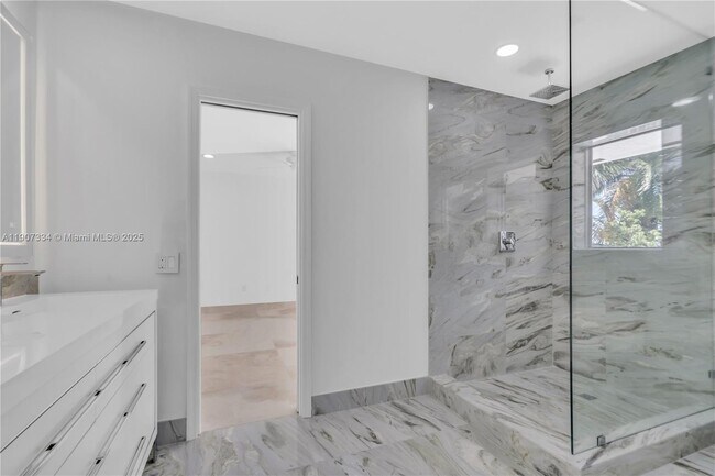 Building Photo - 2089 NE 121st Rd