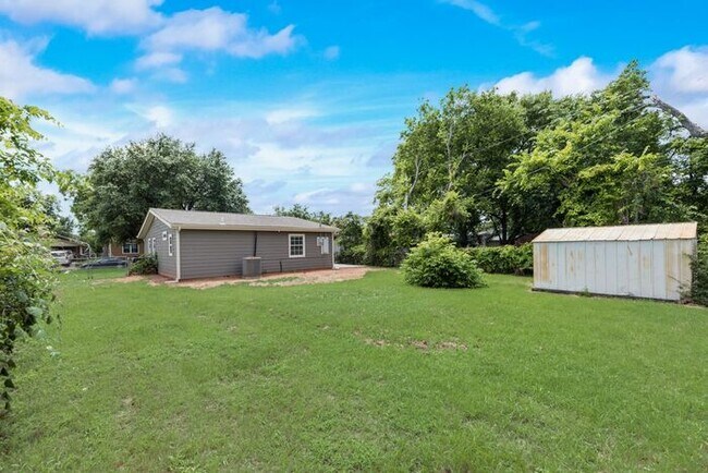 Building Photo - Recently Renovated Property in Hurst