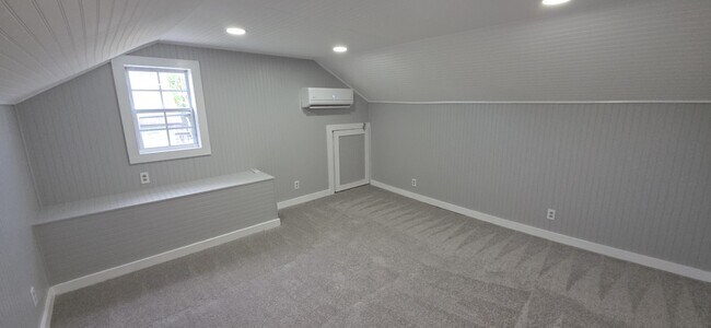 Building Photo - 819 Bridge Ave