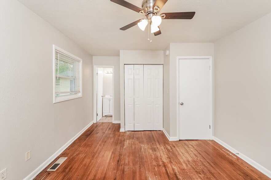 Building Photo - 325 16th Ave NW