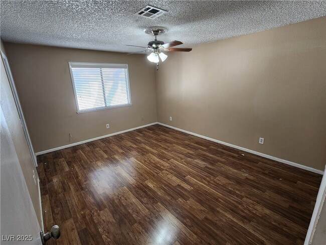 Building Photo - 6627 W Tropicana Ave