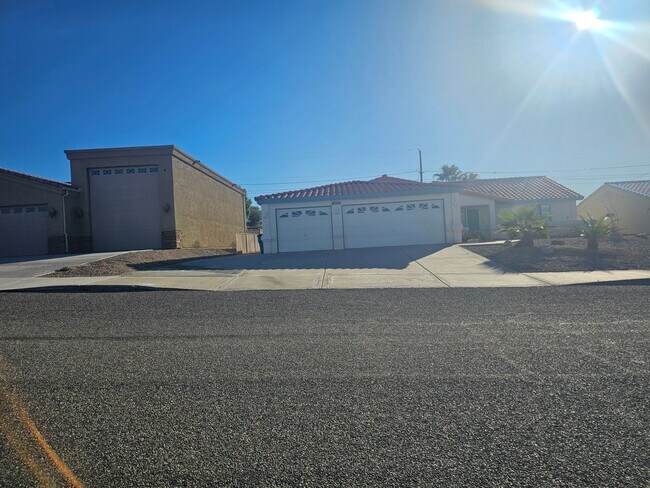 Building Photo - Unfurnished Long Term Pool & Spa