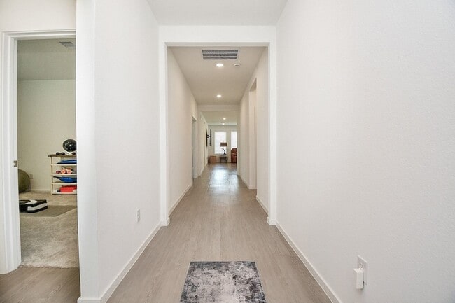 Building Photo - 26610 Coast Redwood Dr