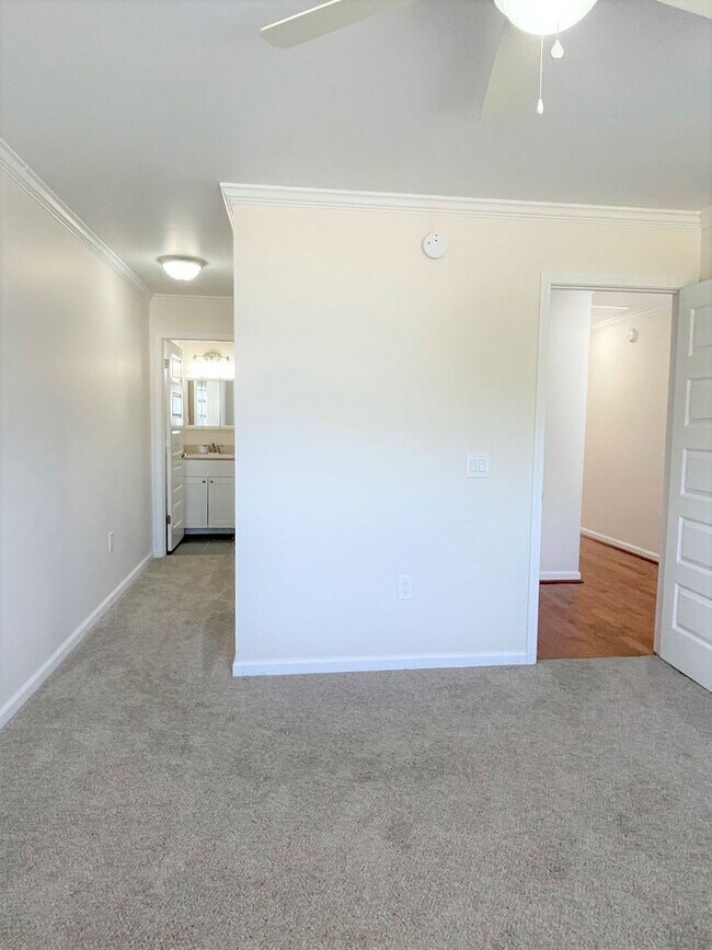 Building Photo - 114 N Maple St