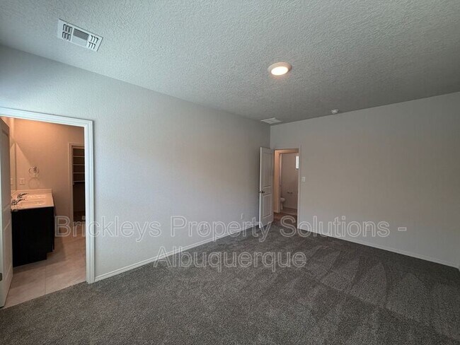Building Photo - 6118 Chicago Dr SE