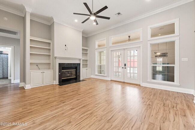 Building Photo - 408 Gordon Crockett Dr