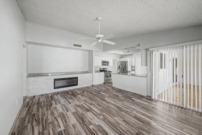 Building Photo - 12714 W Crystal Lake Dr