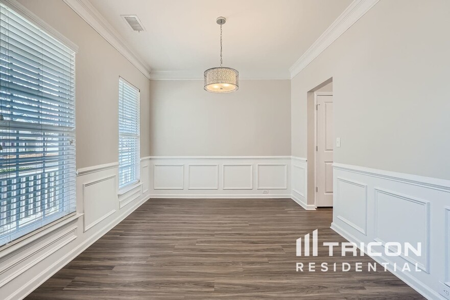 Building Photo - 12733 Oakton Hunt Dr