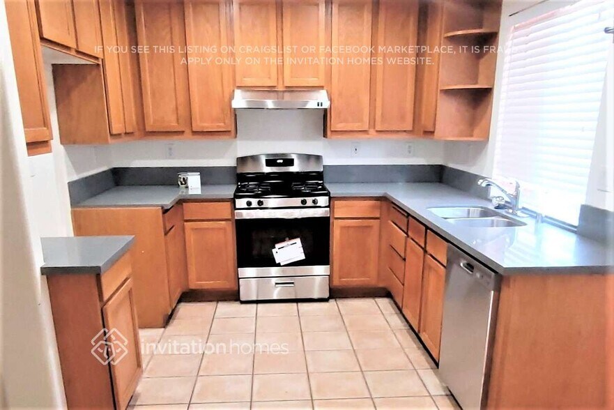 Building Photo - 488 Vista del Sol