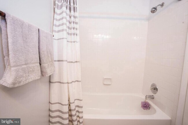 Building Photo - 13247 Meander Cove Dr