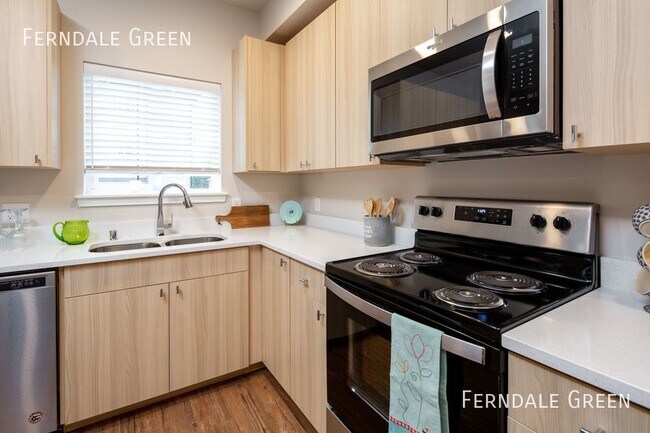 Building Photo - Pet Friendly/Private Owner - 2 Bedroom Tow...