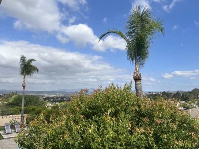 Building Photo - Stunning 4 bedroom Home with a Pool locate...