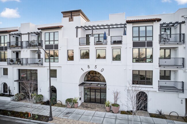 Building Photo - 1850 El Camino Real