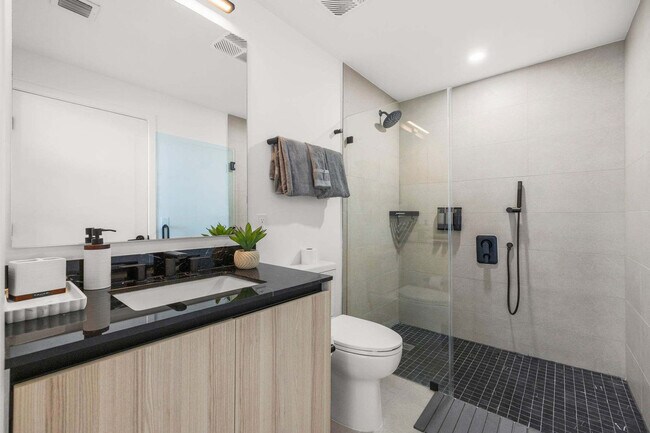 Building Photo - 225 N Miami Ave