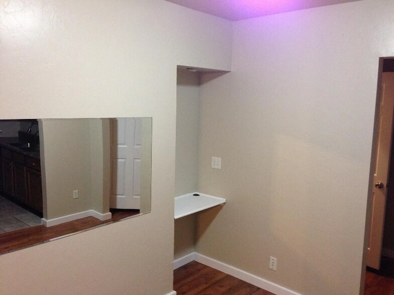 Building Photo - 2804 N Robinson Ave