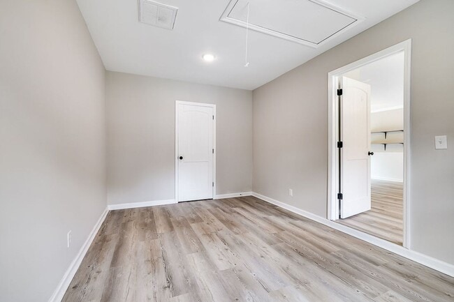 Building Photo - Freshly Painted 4 Bed Home on Huge Lot wit...