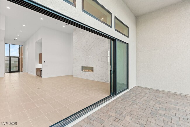 Building Photo - 10793 Vista Altura Ave