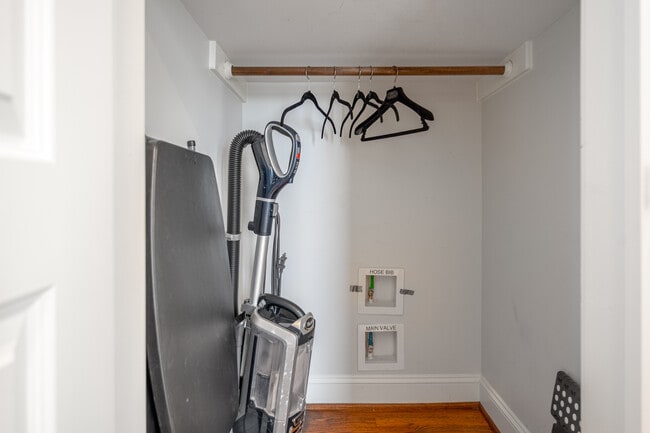 Building Photo - 303 Spruce St