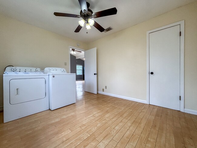 Building Photo - 571 Firefly Dr