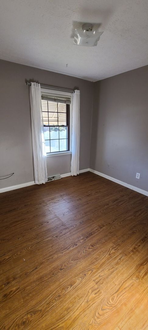 Building Photo - 4BR 3BA SFH with Full Finished Basement