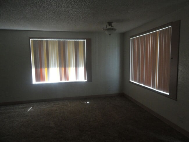 Building Photo - Adorable 2 Bedroom 1 Bath Duplex In Lakewood!