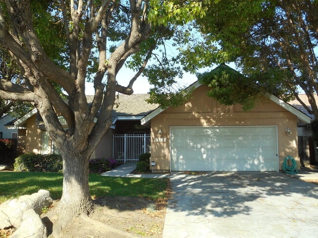 Building Photo - Nice 3 Bedroom 2 Bathroom Home in NW Visalia Coming Soon!!