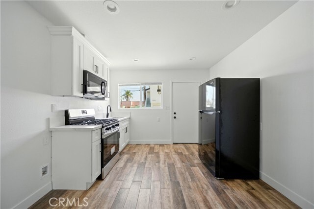 Building Photo - 823 W 78th St