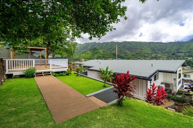 Building Photo - Manoa Valley, 4 bedroom, 3 bath, Fully Ren...