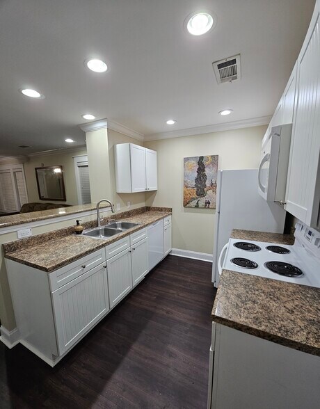 Open Galley Kitchen - 1725 Harvey Mitchell Pkwy S