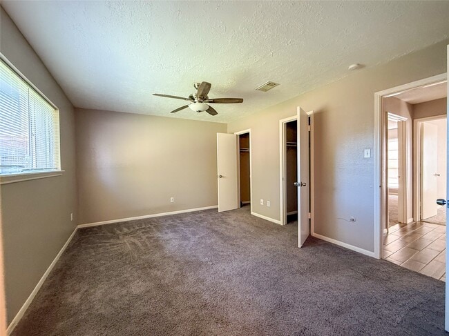 Building Photo - 2906 Quail Valley E Dr