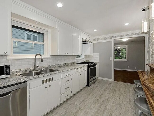 Building Photo - Classic Fauntleroy Home on a Spacious Lot ...