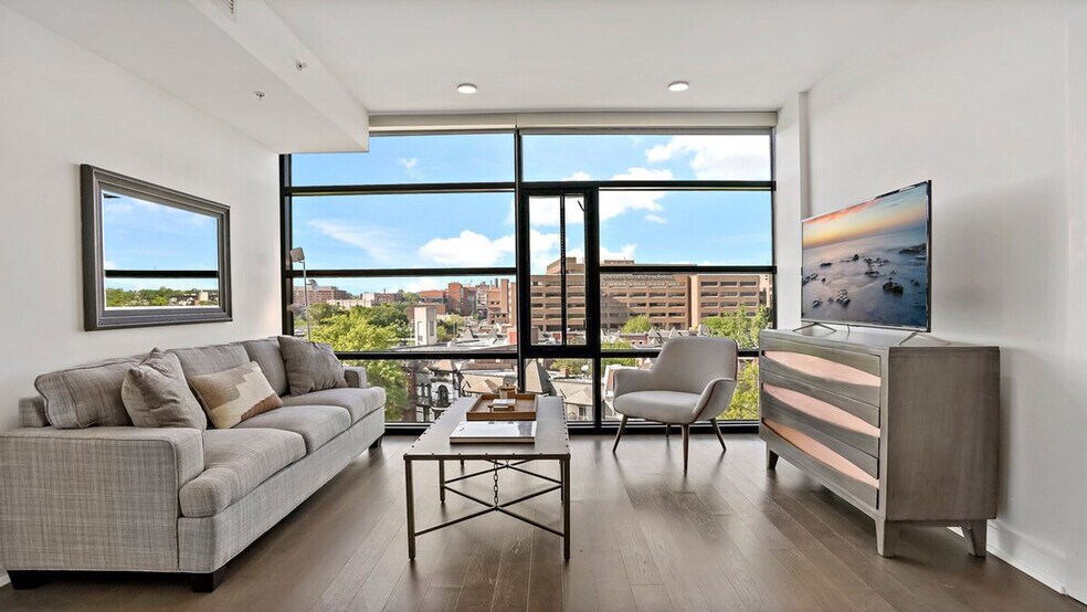 Building Photo - 1947 Vermont Ave NW