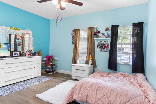 Building Photo - 6570 NW 24th Ct