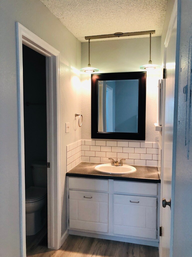 Building Photo - 4202 Monroe Dr