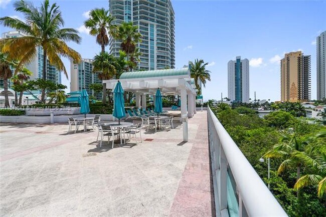 Building Photo - 16500 Collins Ave