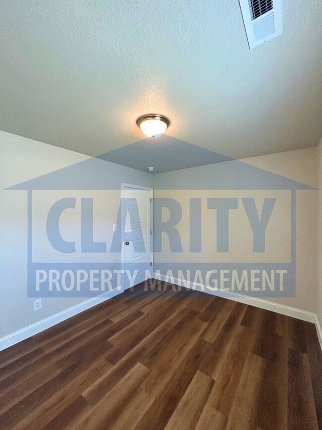 Building Photo - **NEW YEAR'S SPECIAL**$300 OFF FIRST MONTH'S RENT!**