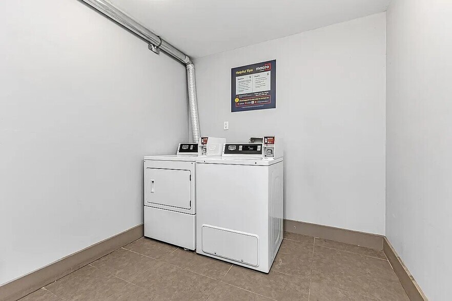 Building Photo - 540 Bainbridge St.