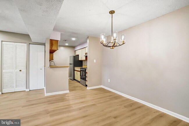 Building Photo - 1603 Carriage House Terrace