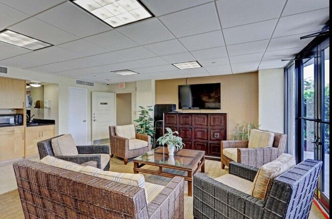 Building Photo - 4200 N Ocean Dr