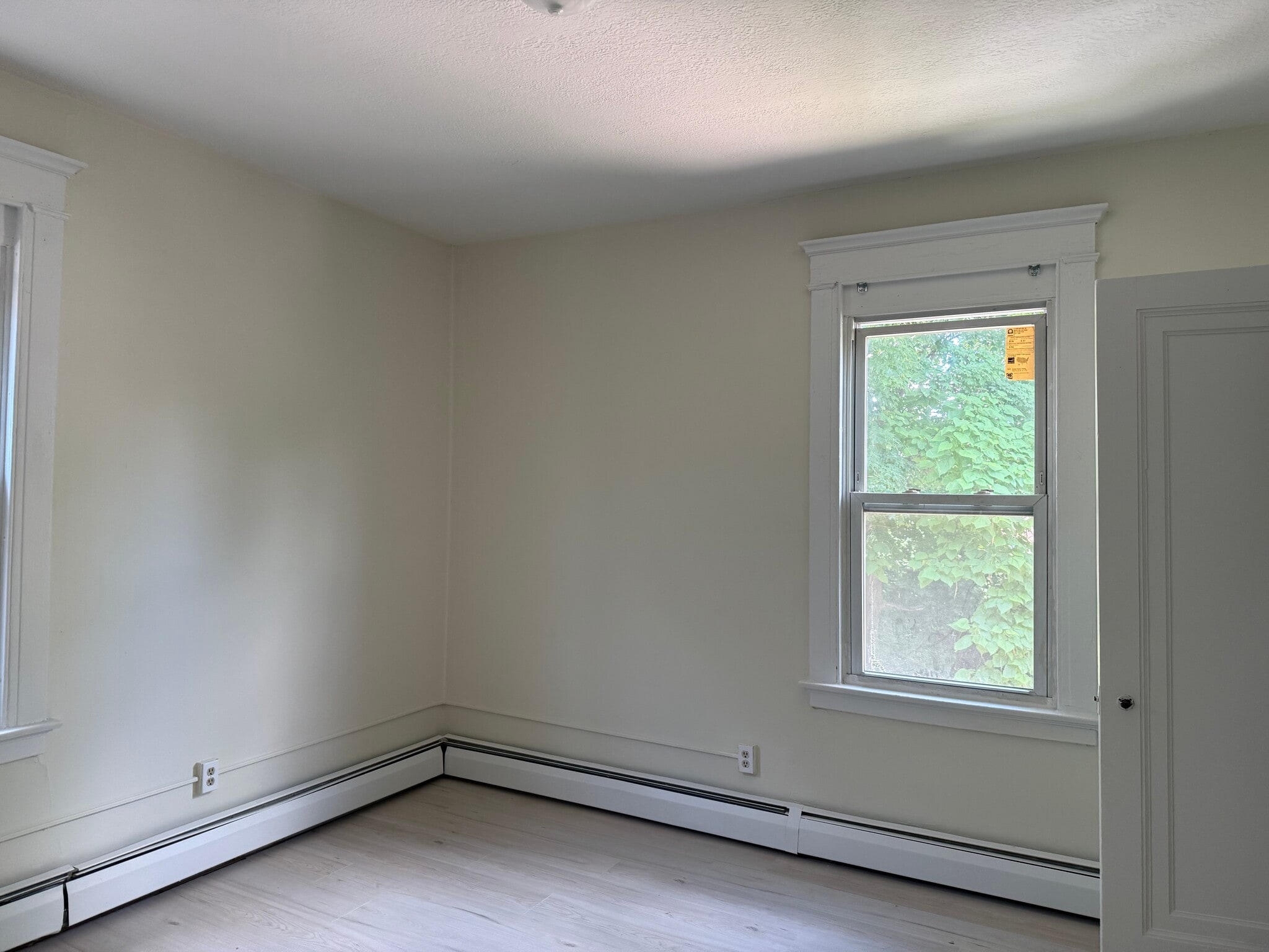 Building Photo - 673 Elm St