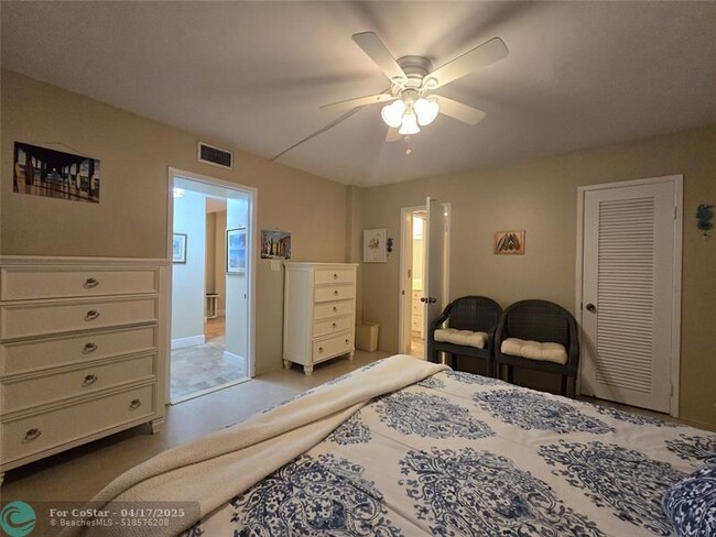 Building Photo - 1161 Hillsboro Mile