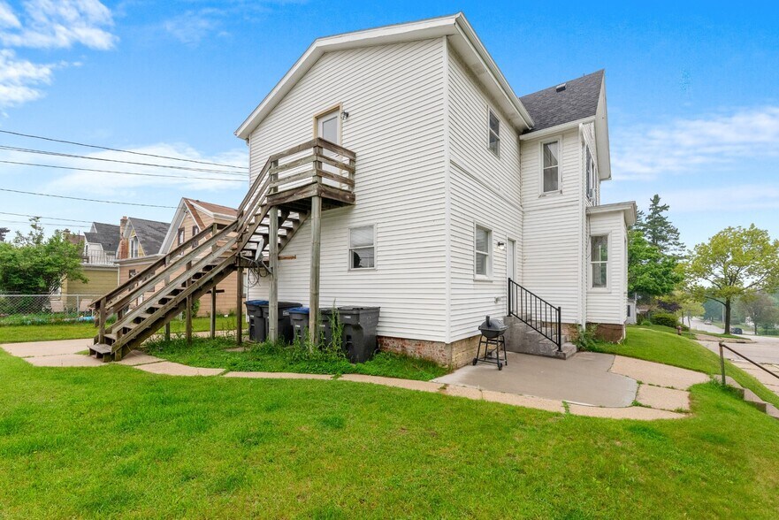 Building Photo - 903 High Ave