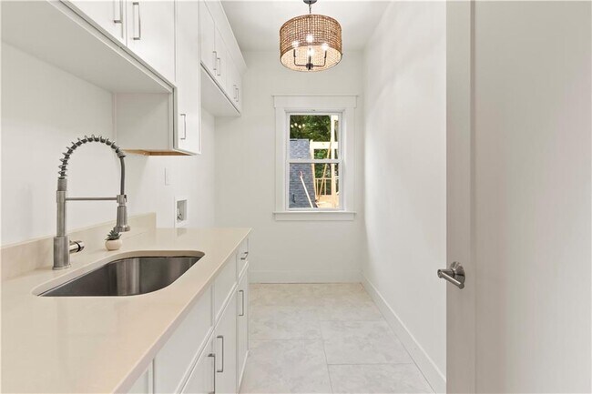 Building Photo - 205 Whitefoord Ave NE