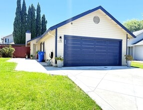 Building Photo - 208 Grovewood Loop N