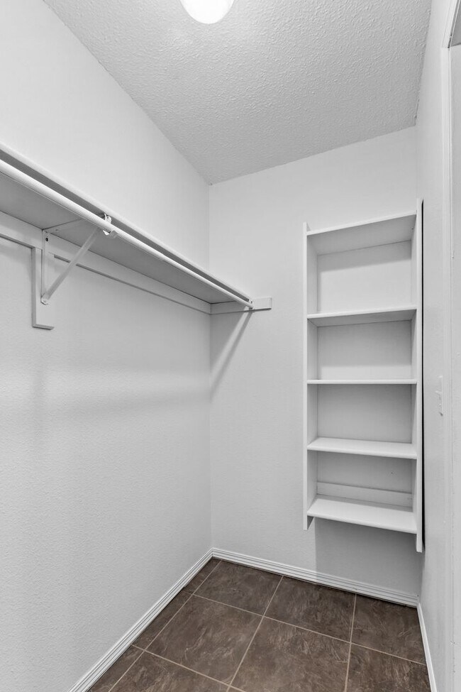 Building Photo - S Erika Ave Duplex